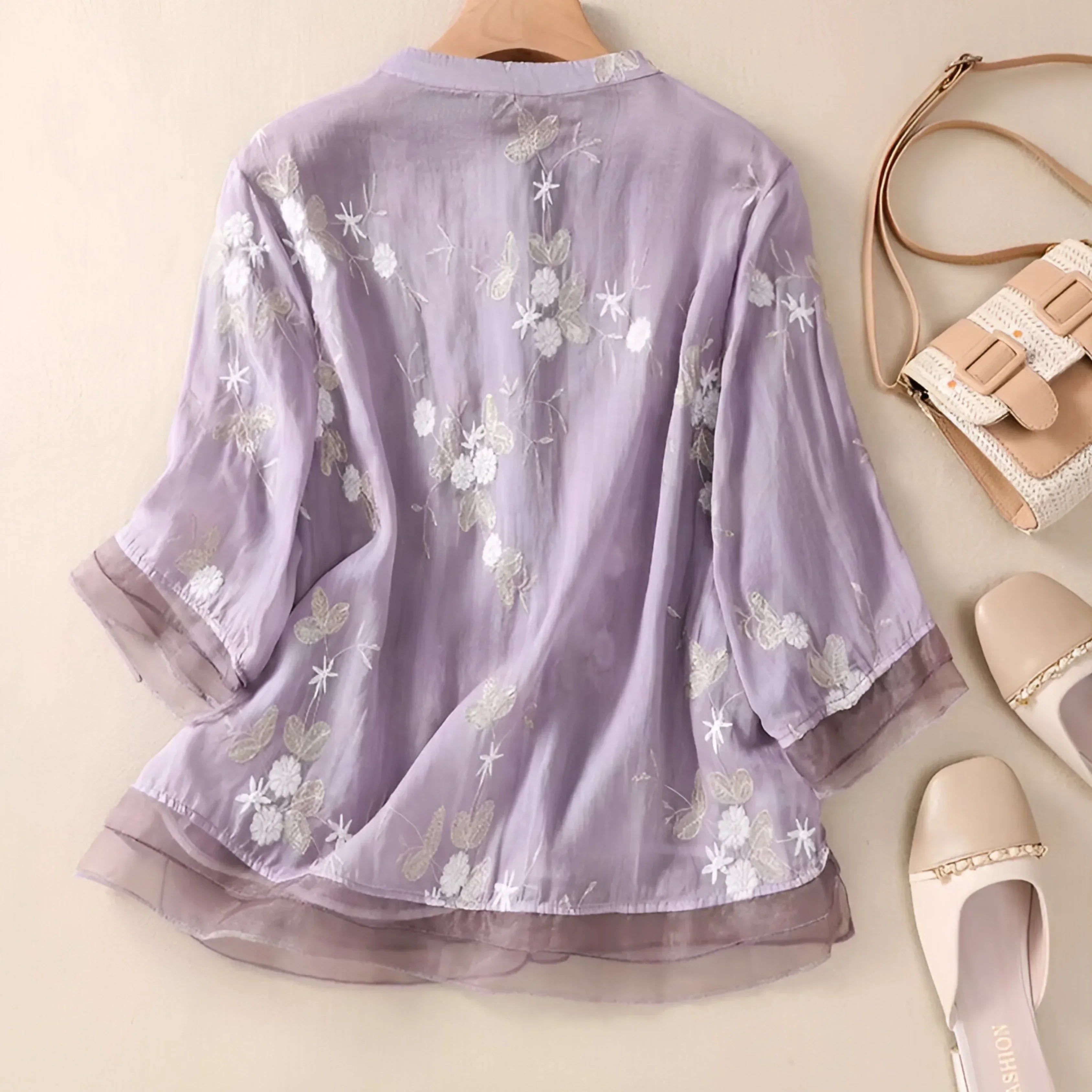 Marie - Bloemenblouse met Knopen