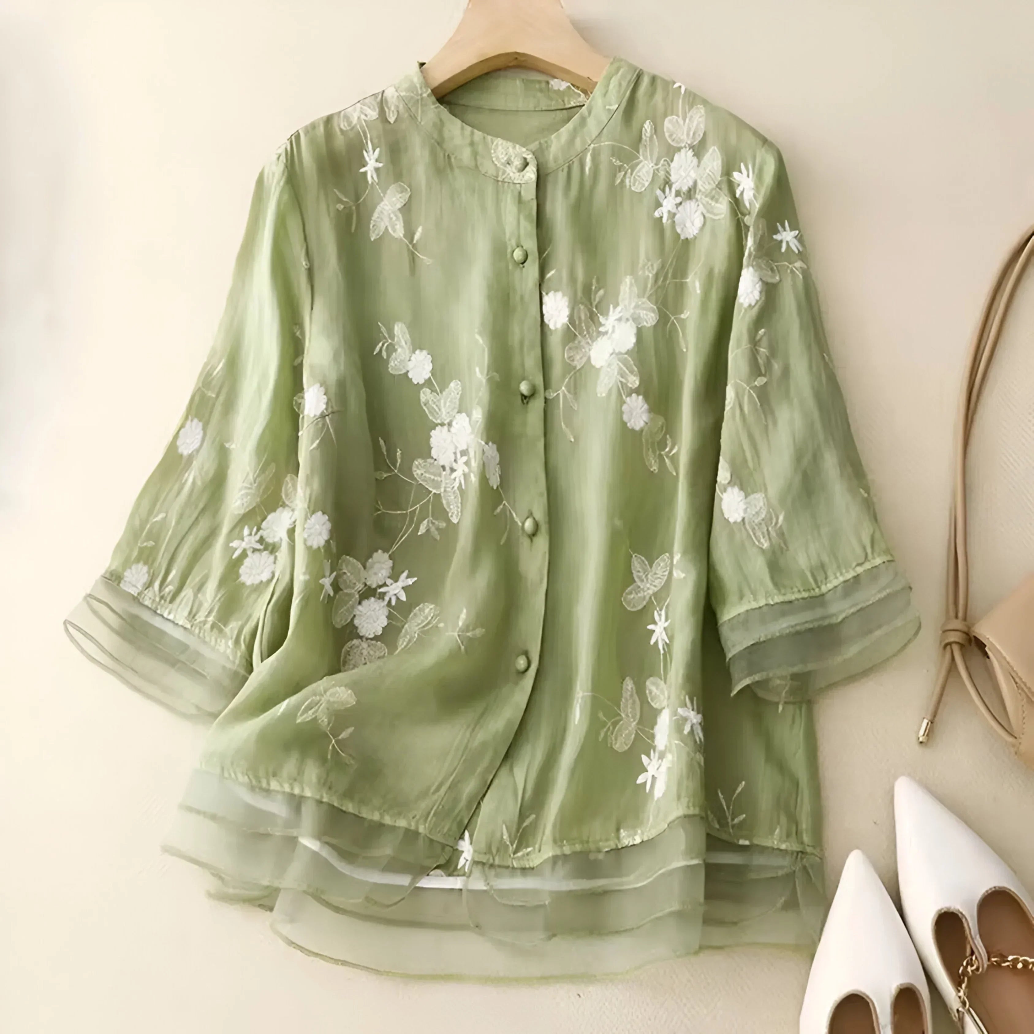 Marie - Bloemenblouse met Knopen